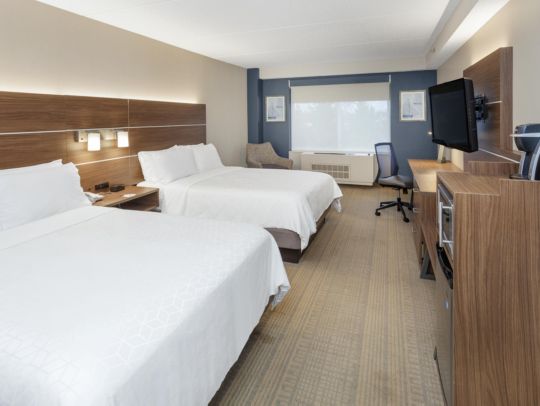 holiday-inn-express-and-suites-riverhead-6265495650-4x3