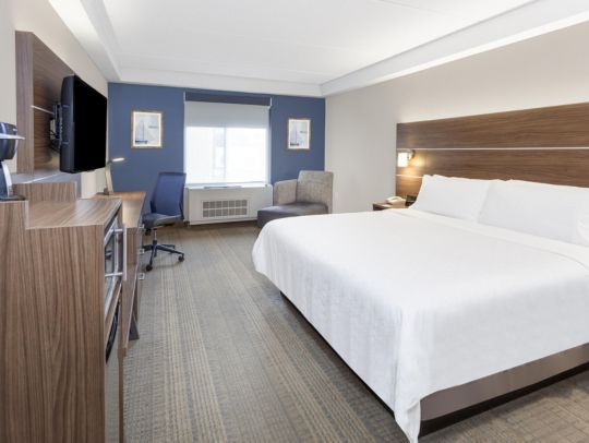 holiday-inn-express-and-suites-riverhead-6265497652-4x3